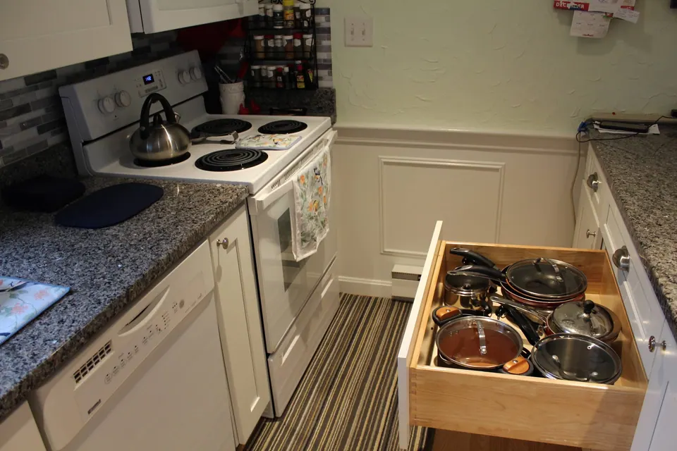 Deep drawer for pots and pans.